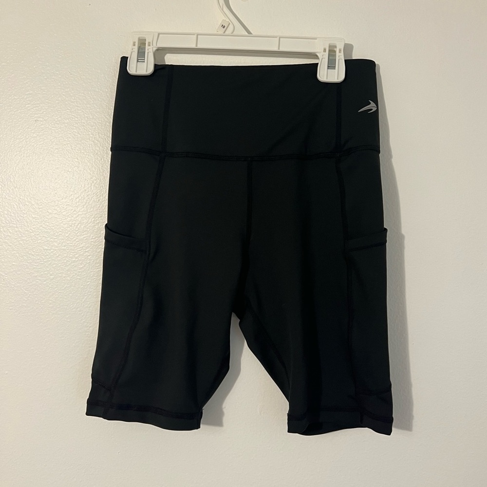 MID THIGH BIKER SHORTS WITH POCKETS!